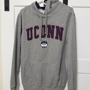 Colosseum Gray UCONN Huskies Pullover Hoodie